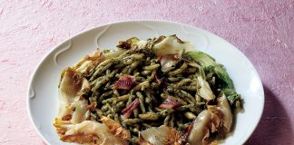 Pennoni con pesto di acciughe, prezzemolo e sedano