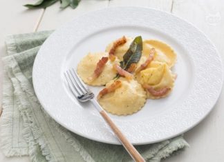 Ravioli alla crema di formaggio e uova