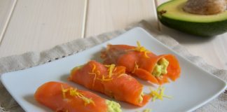 rotolini di avocado e salmone