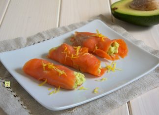 rotolini di avocado e salmone