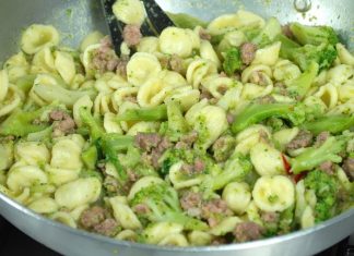 orecchiette broccoli e salsiccia