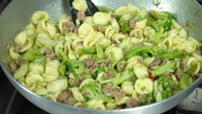 orecchiette broccoli e salsiccia