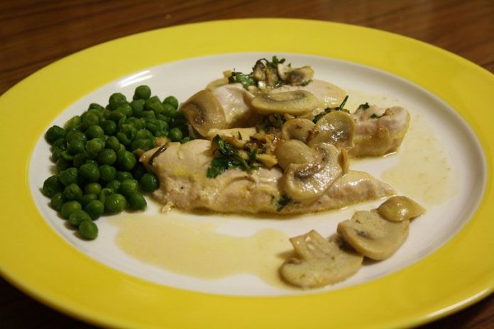 Petto di pollo funghi e piselli