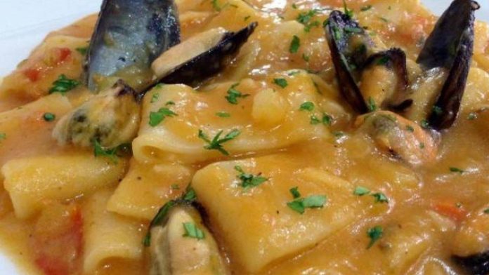 Paccheri con cozze e patate