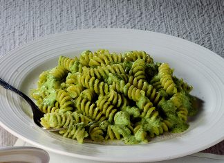 Pasta pesto di zucchine e pistacchio