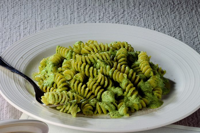 Pasta pesto di zucchine e pistacchio