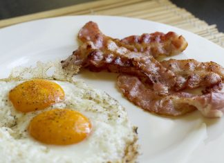 Uova e bacon