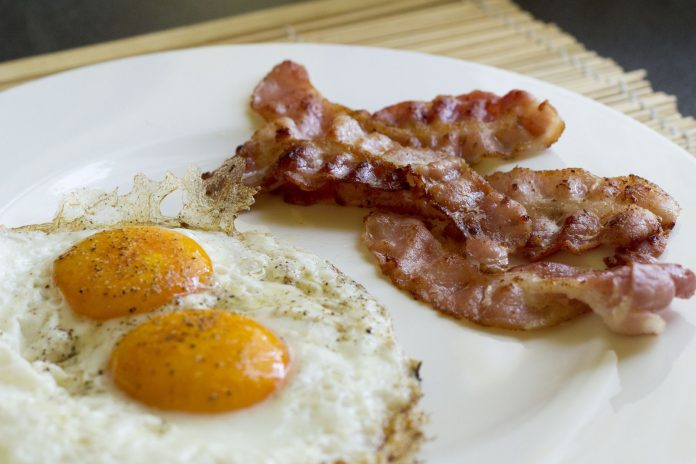 Uova e bacon