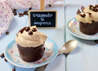 bicchierini di cioccolato con crema di caffè